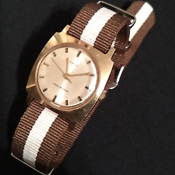 Vintage Timex Gold Toned Automatic - Picture 3 of 4